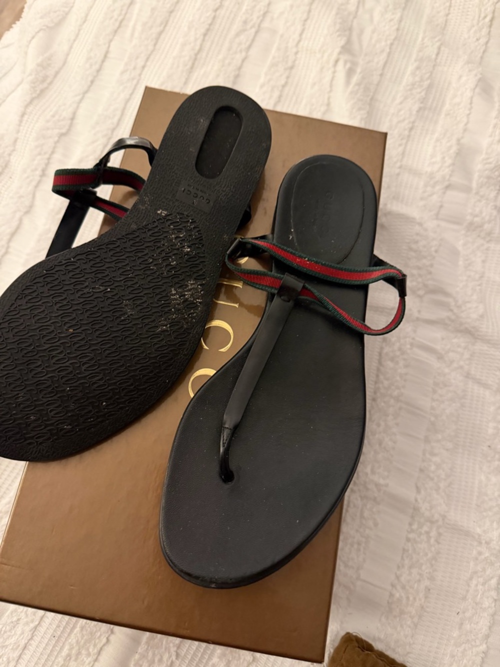 Gucci Black Thong Sandals with Red and Green Webbing - Picture 3 of 3
